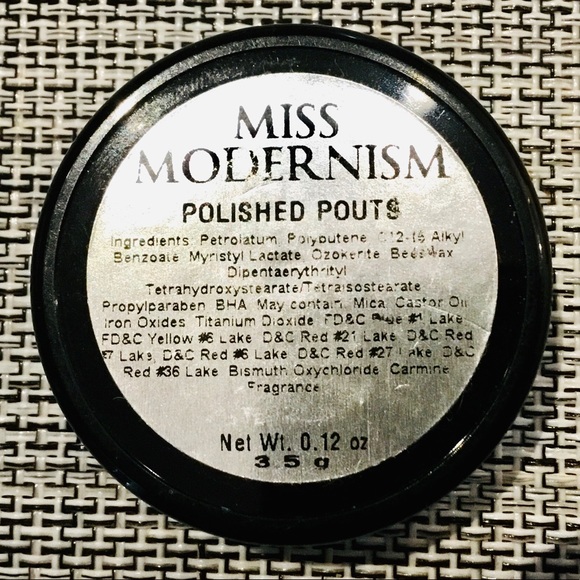 MISS MODERNISM LIP POUTS - Picture 3 of 3